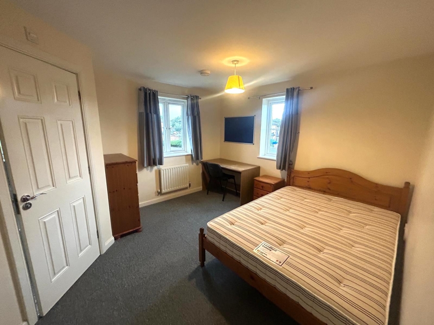 Large double bedroom